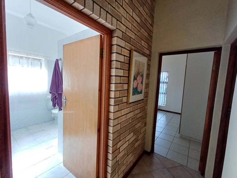 5 Bedroom Property for Sale in Dana Bay Western Cape